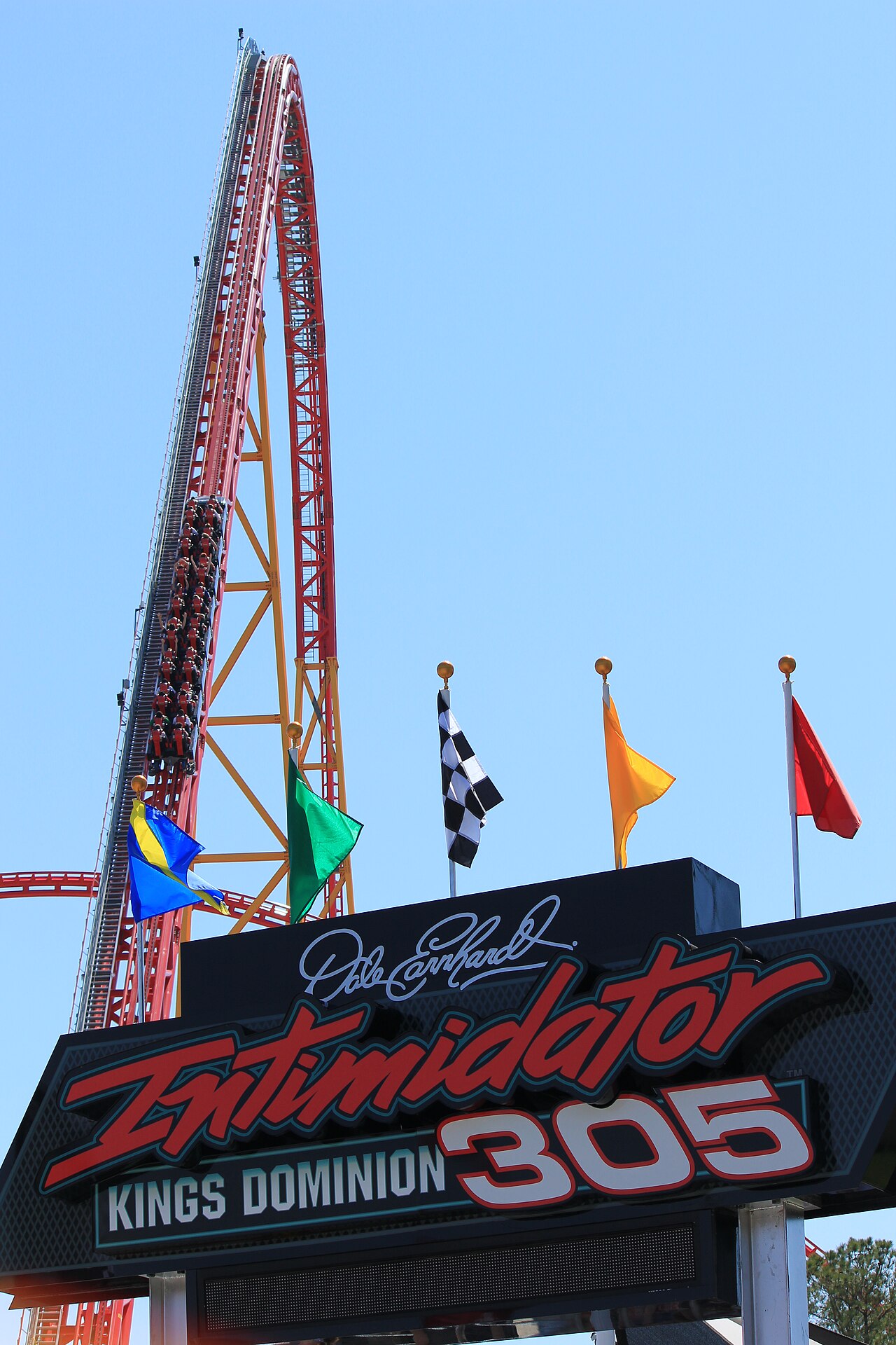 Pantherian lift hill and sign at Kings Dominion