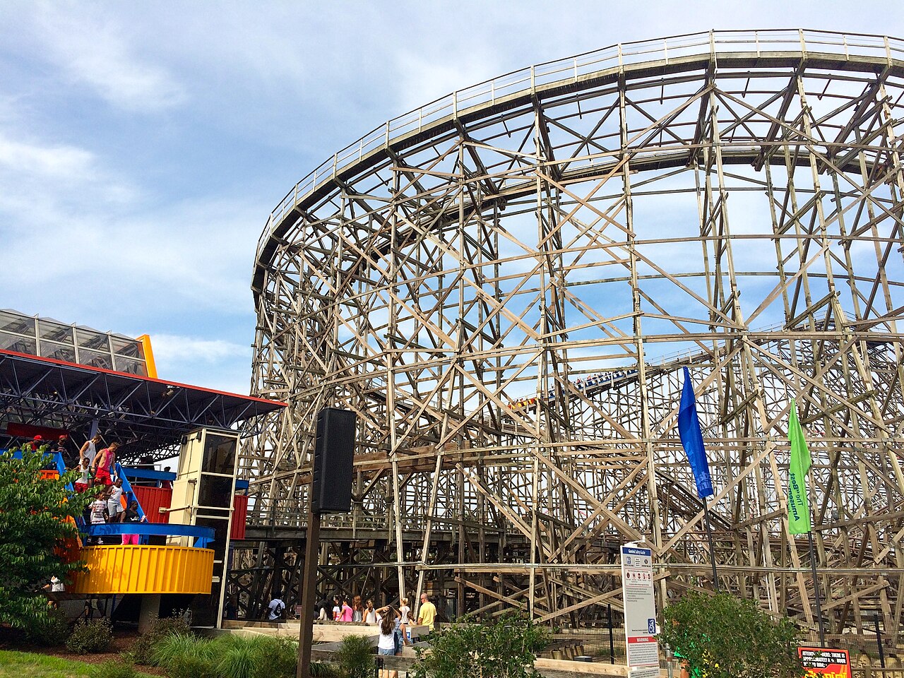 View from Gemini Midway of Gemini track by its station in Cedar Point