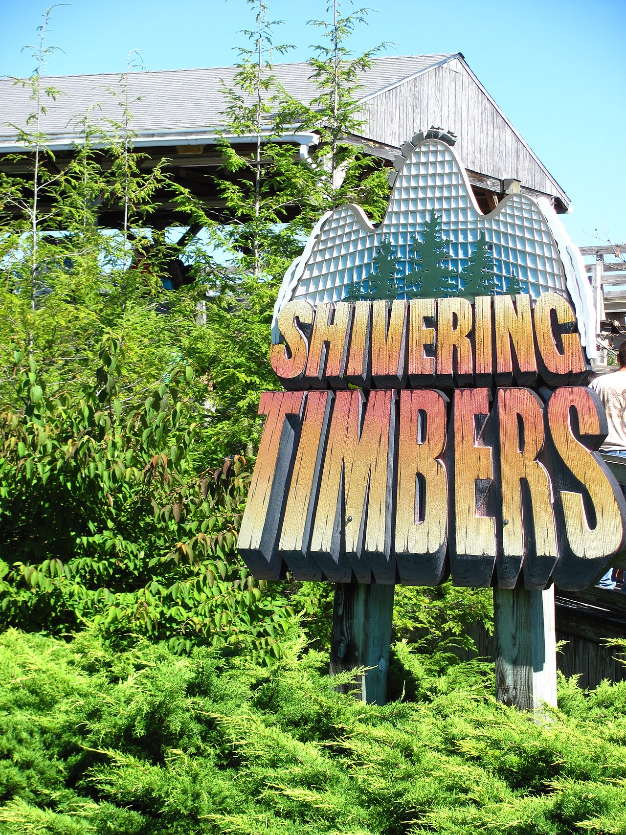 Entrance sign to Shivering Timbers at Michigan's Adventure