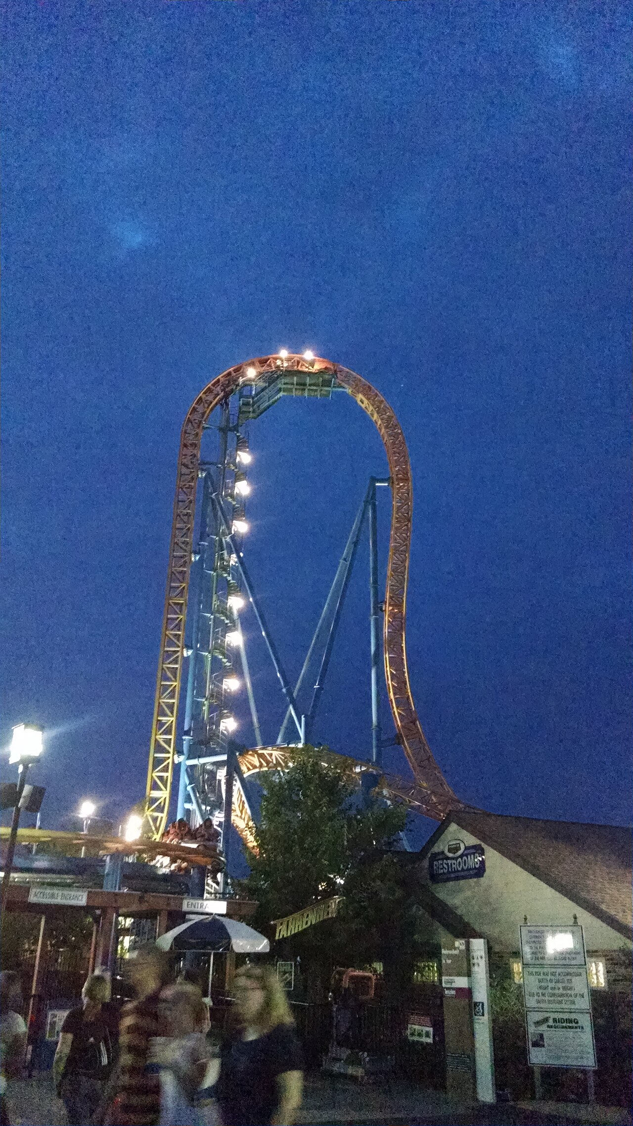 The Fahrenheit, Hersheypark, at dark