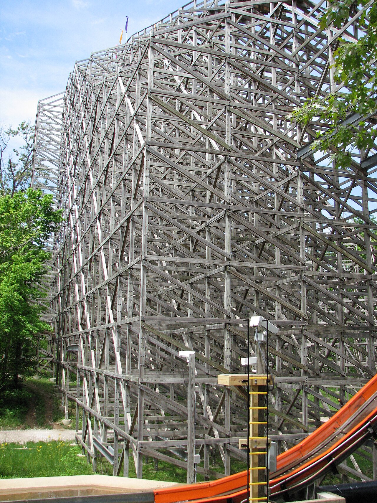 Die Holzachterbahn The Legend im Themenpark Holiday World
