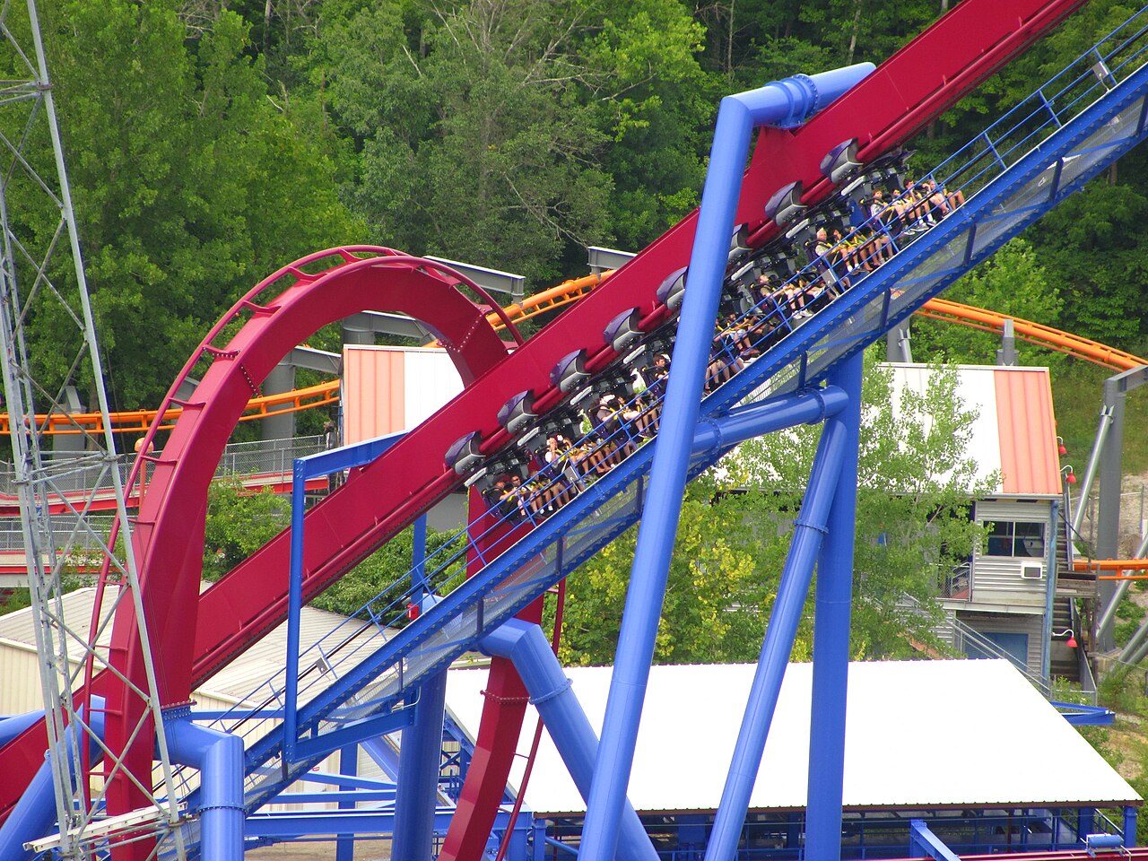 Banshee train on lift hill at Kings Island