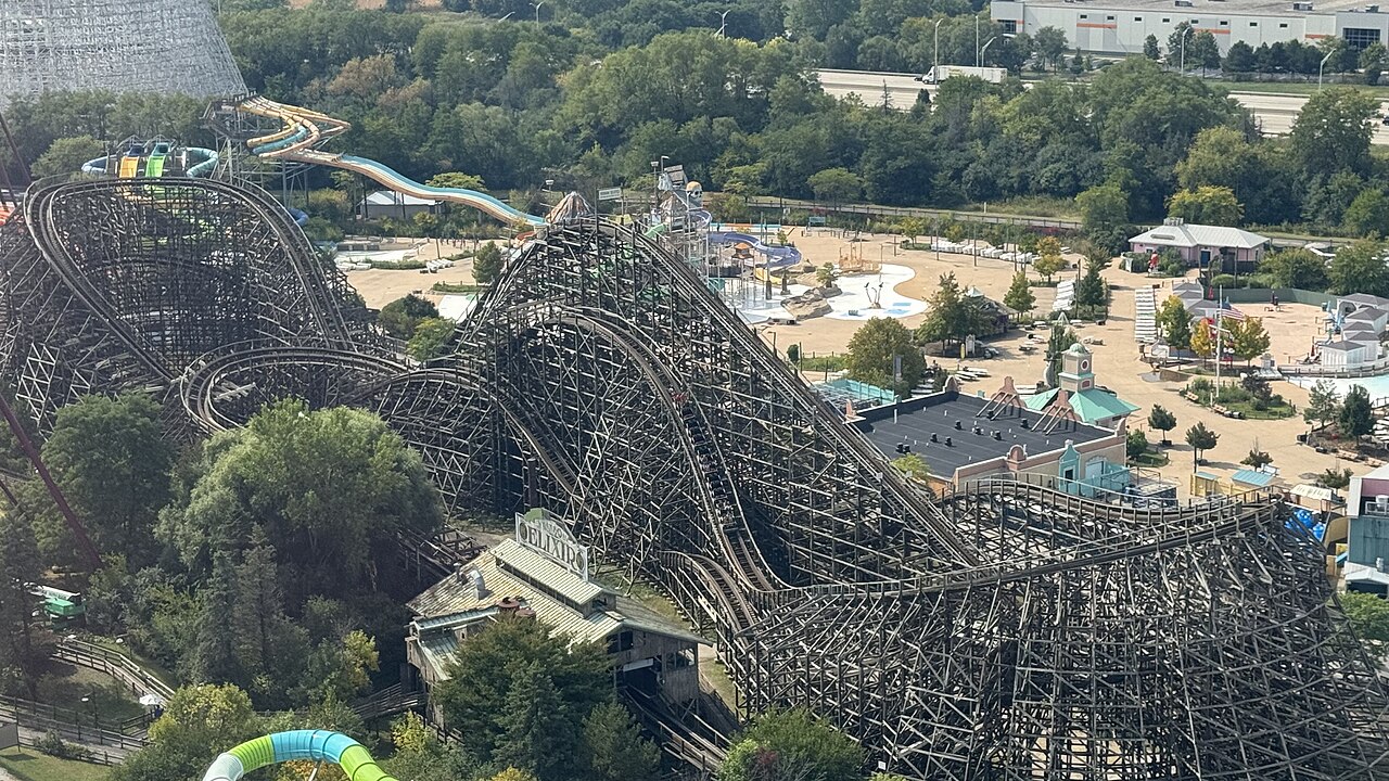 Viper at Six Flags Great America