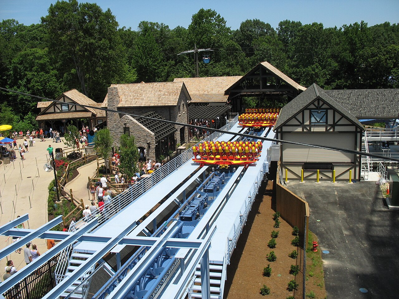the station and the queue for "Griffon"