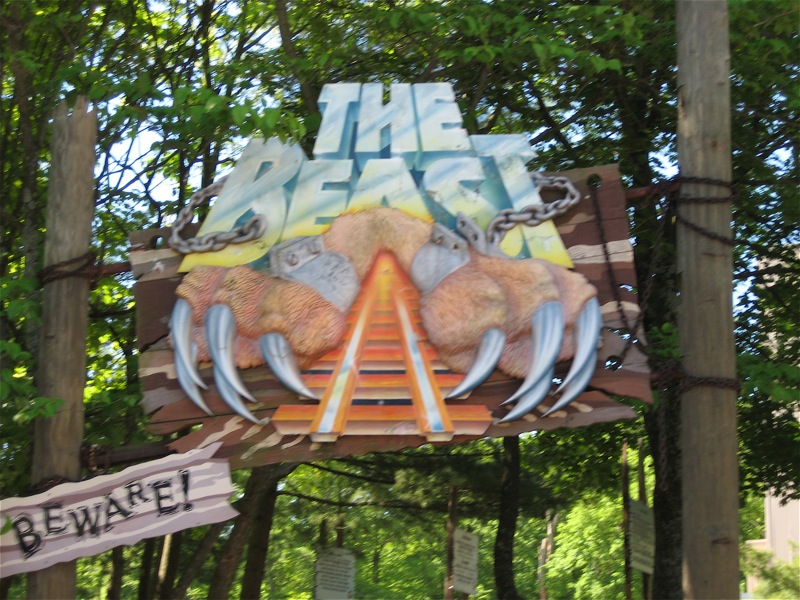 The entrance sign of The Beast at Kings Island